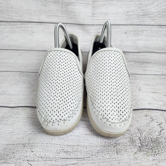 Minnetonka Pacific Loafer Slip On White Perforated Leather Shoes Women's Sz 7.5 - Picture 3 of 10